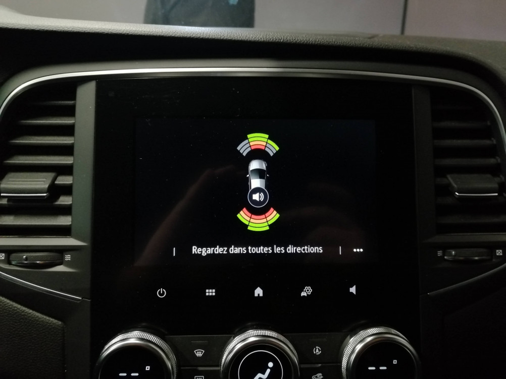 Acheter Renault Megane 4 Megane IV Berline Blue dCi 115 EDC Evolution 5p occasion dans les concessions du Groupe Faurie