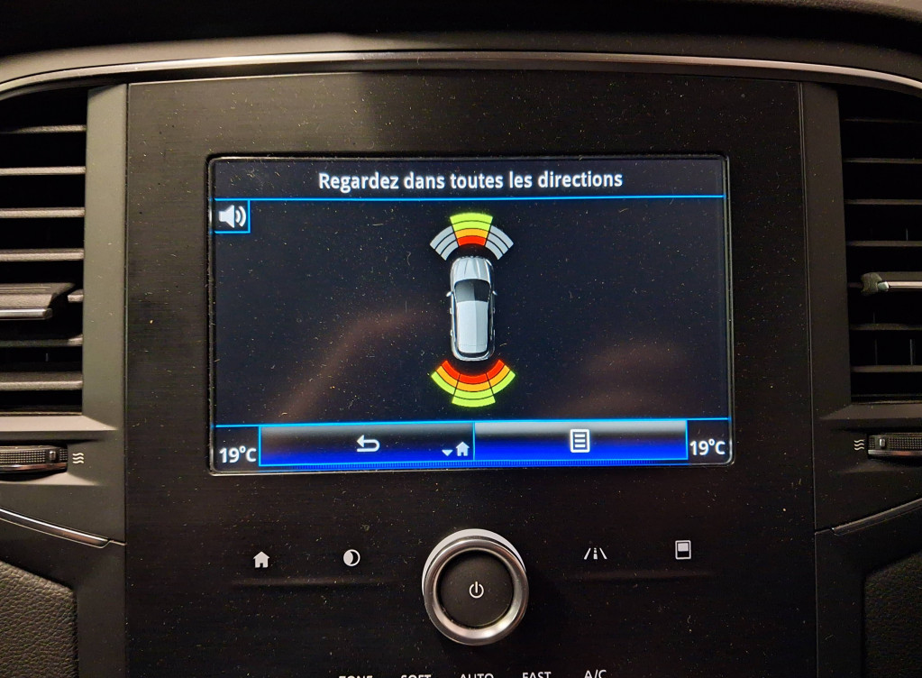 Acheter Renault Megane 4 Mégane IV Berline Blue dCi 115 Business 5p occasion dans les concessions du Groupe Faurie