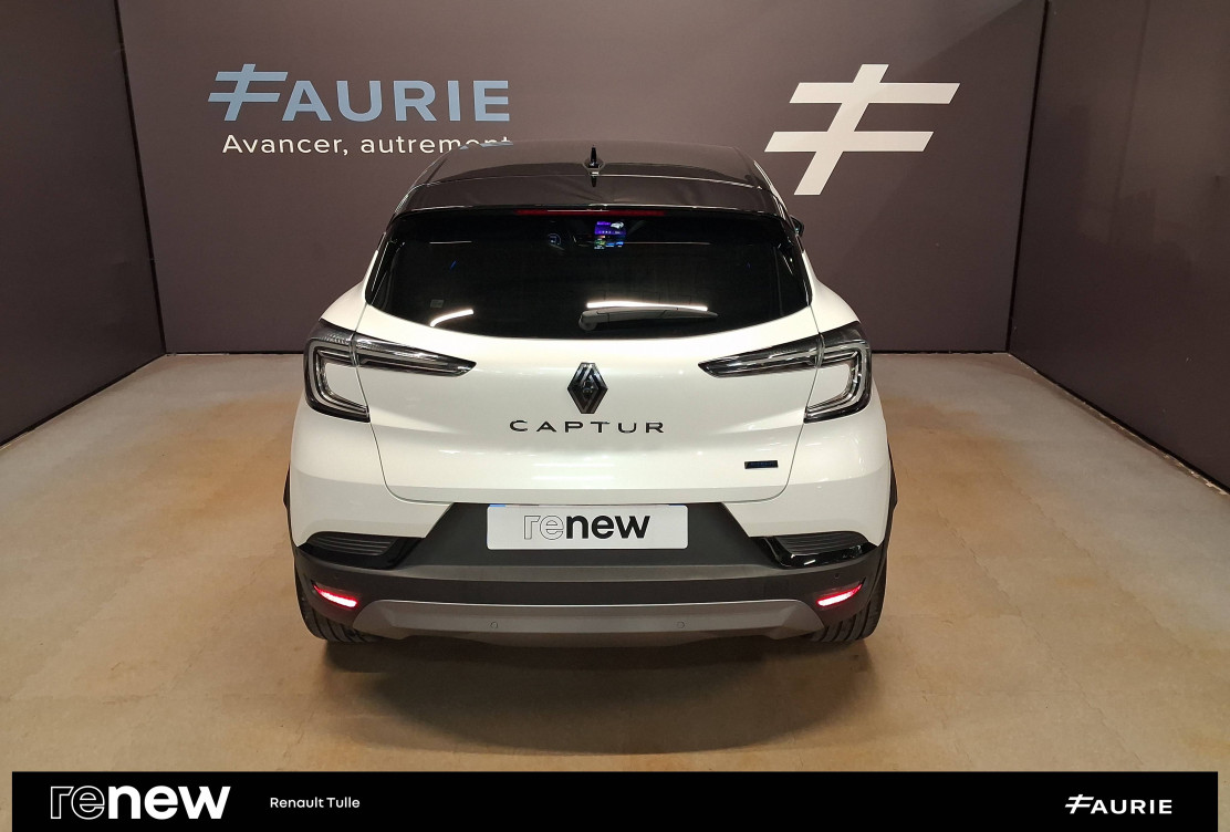 Acheter Renault Captur 2 Captur E-Tech full hybrid 145 ch esprit Alpine 5p occasion dans les concessions du Groupe Faurie