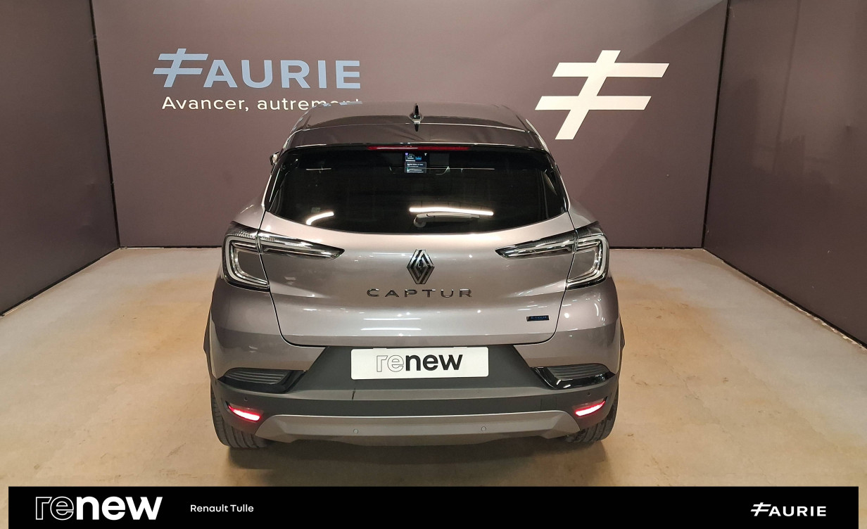 Acheter Renault Captur 2 Captur E-Tech full hybrid 145 ch esprit Alpine 5p occasion dans les concessions du Groupe Faurie