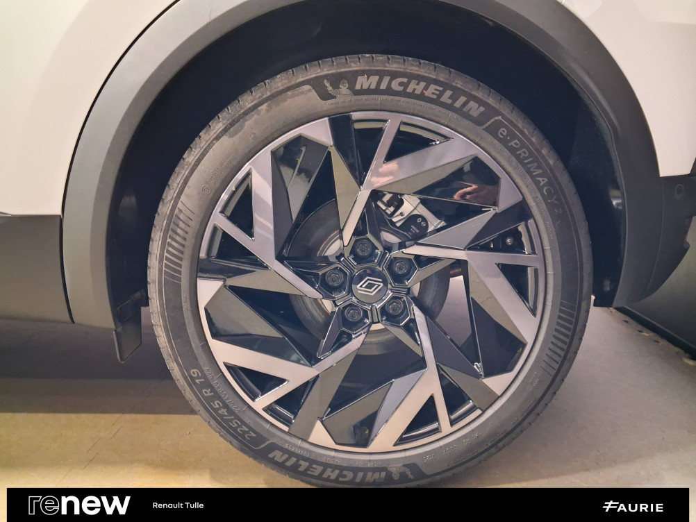 Acheter Renault Captur 2 Captur E-Tech full hybrid 145 ch esprit Alpine 5p occasion dans les concessions du Groupe Faurie