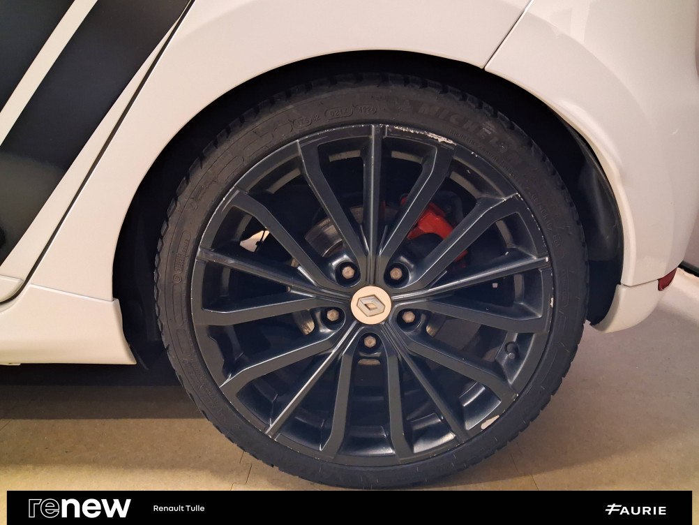 Acheter Renault Clio 4 Clio 1.6 Turbo 220 EDC RS Trophy 5p occasion dans les concessions du Groupe Faurie