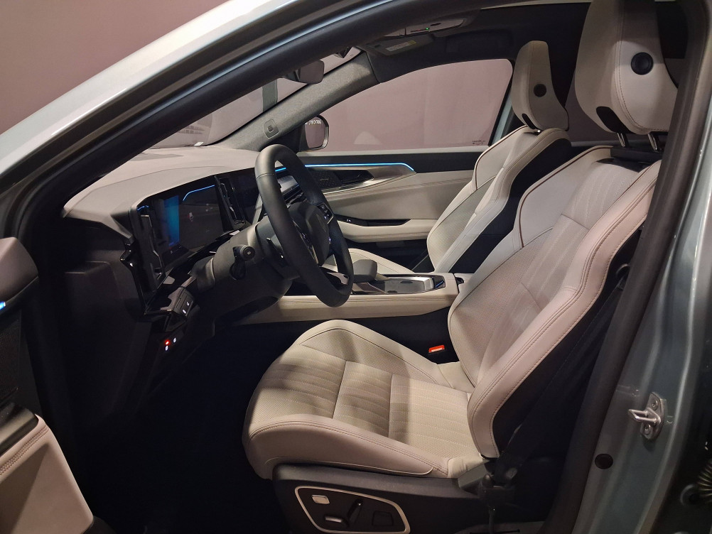 Acheter Renault Espace 6 Espace full hybrid E-Tech 200 ch 5pl Iconic 5p neuf dans les concessions du Groupe Faurie