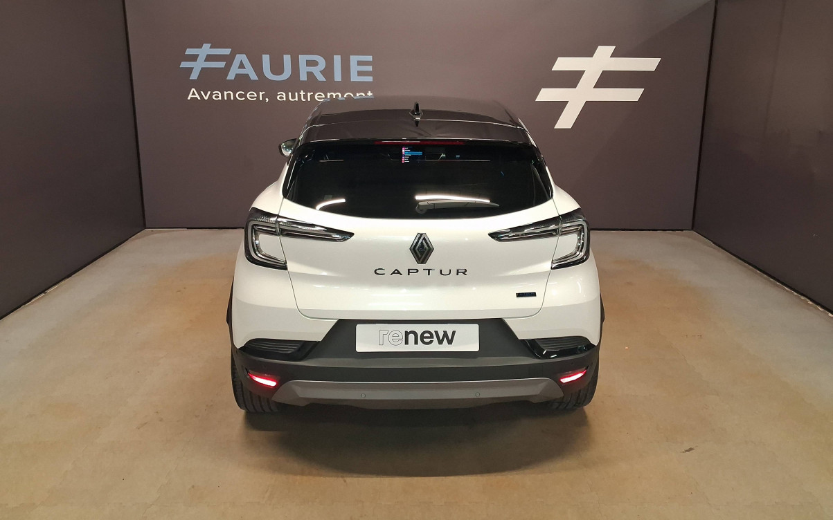 Acheter Renault Captur 2 Captur E-Tech full hybrid 160 ch esprit Alpine 5p occasion dans les concessions du Groupe Faurie