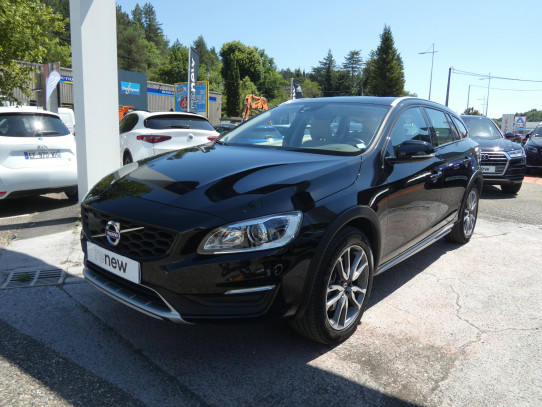Acheter Volvo V60 V60 Cross Country D3 150 ch Geartronic 8 Cross Country Luxe 5p occasion dans les concessions du Groupe Faurie