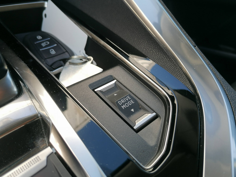 Acheter Peugeot 3008 3008 Hybrid 225 e-EAT8 Roadtrip 5p occasion dans les concessions du Groupe Faurie
