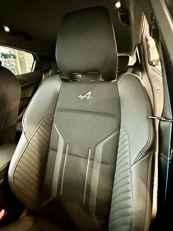 Acheter Renault Megane E-Tech Megane E-Tech 220 ch autonomie confort esprit Alpine 5p neuf dans les concessions du Groupe Faurie