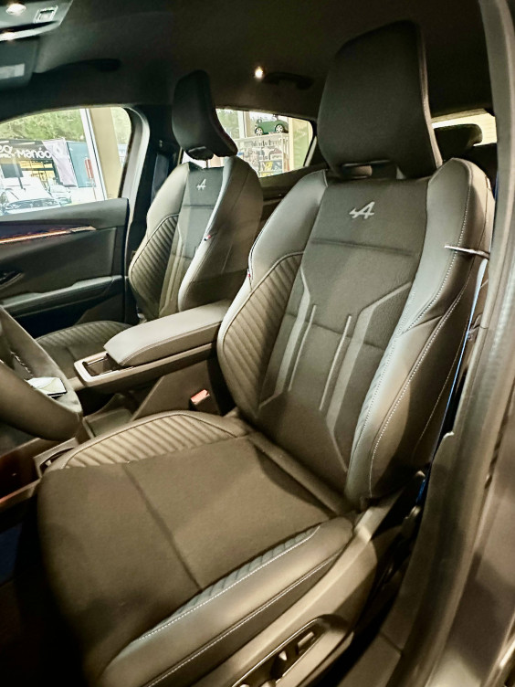 Acheter Renault Megane E-Tech Megane E-Tech 220 ch autonomie confort esprit Alpine 5p neuf dans les concessions du Groupe Faurie