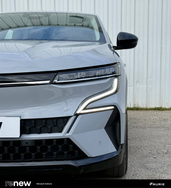 Acheter Renault Megane E-Tech Megane E-Tech EV40 130ch standard charge Equilibre 5p occasion dans les concessions du Groupe Faurie