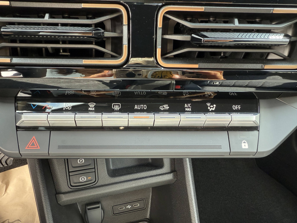 Acheter Renault Renault 4 Renault 4 E-Tech Electrique 150 ch autonomie confort Techno 5p neuf dans les concessions du Groupe Faurie