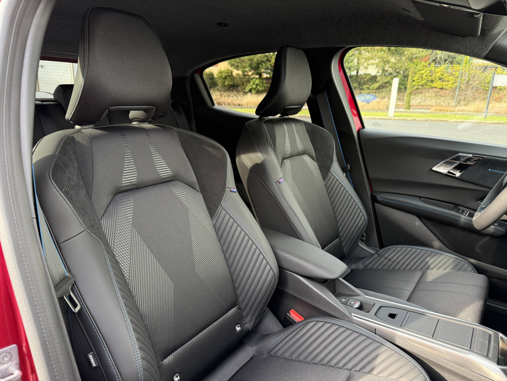 Acheter Renault Clio 6 Clio E-Tech full hybrid 160 ch esprit Alpine 5p neuf dans les concessions du Groupe Faurie