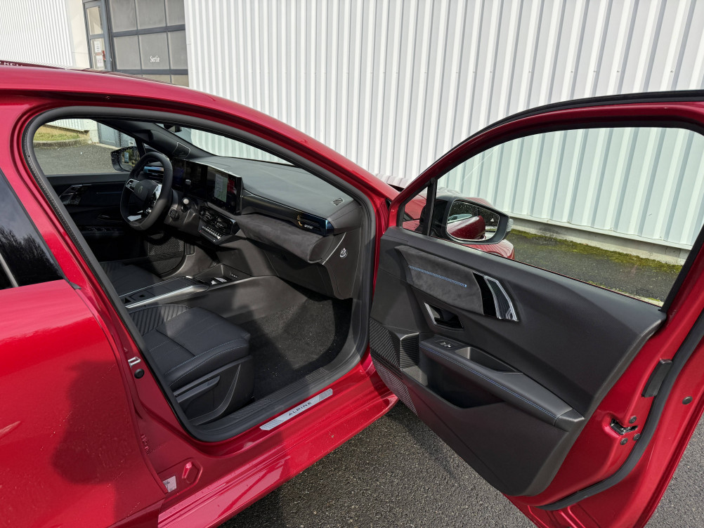 Acheter Renault Clio 6 Clio E-Tech full hybrid 160 ch esprit Alpine 5p neuf dans les concessions du Groupe Faurie