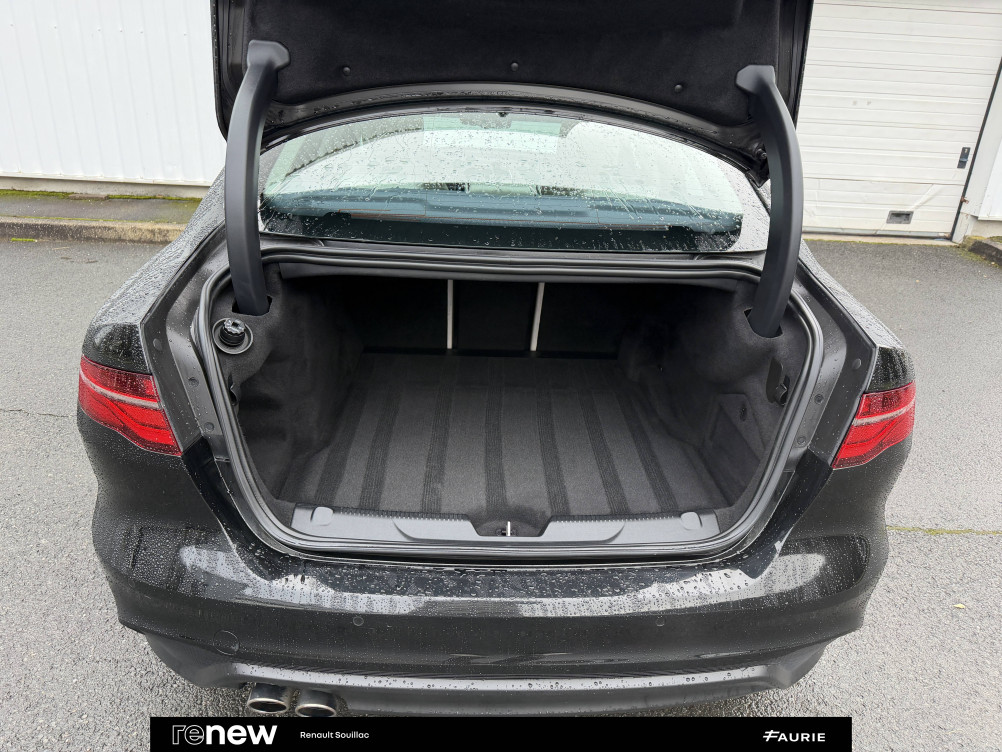 Acheter Jaguar XE XE D180 BVA R-Dynamic S 4p occasion dans les concessions du Groupe Faurie