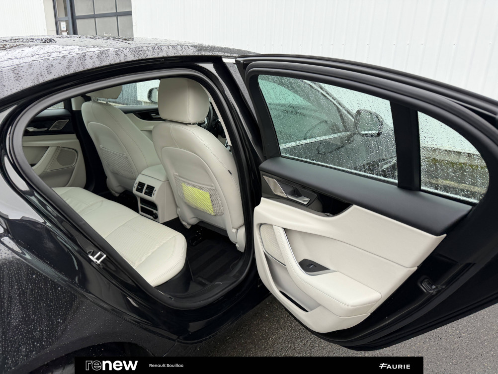 Acheter Jaguar XE XE D180 BVA R-Dynamic S 4p occasion dans les concessions du Groupe Faurie