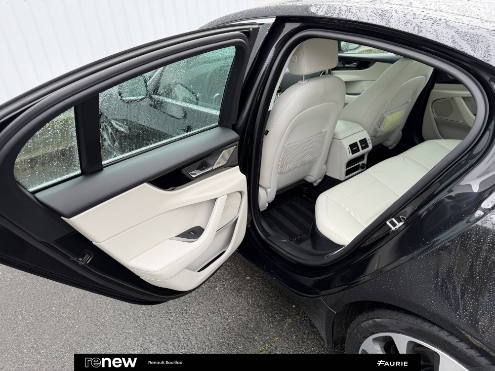 Acheter Jaguar XE XE D180 BVA R-Dynamic S 4p occasion dans les concessions du Groupe Faurie