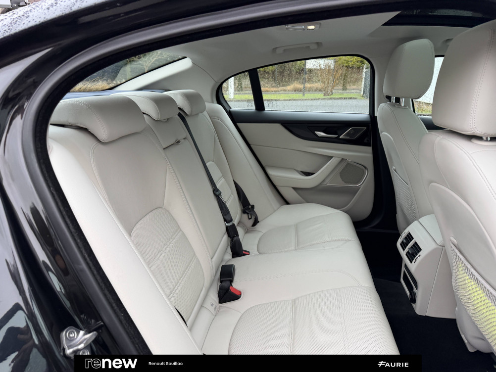 Acheter Jaguar XE XE D180 BVA R-Dynamic S 4p occasion dans les concessions du Groupe Faurie