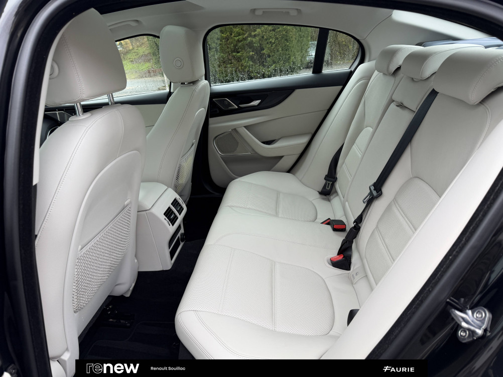 Acheter Jaguar XE XE D180 BVA R-Dynamic S 4p occasion dans les concessions du Groupe Faurie