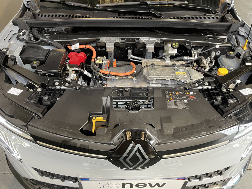 Acheter Renault Megane E-Tech Megane E-Tech EV40 130ch standard charge Equilibre 5p occasion dans les concessions du Groupe Faurie