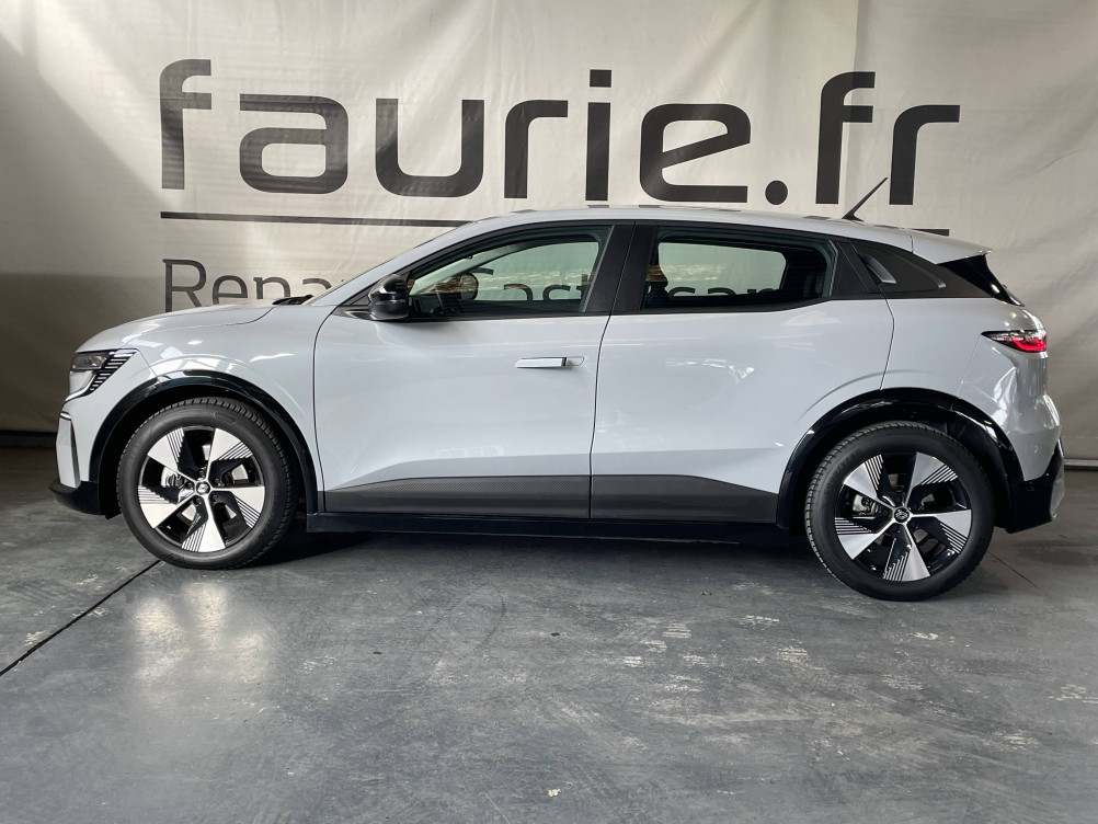 Acheter Renault Megane E-Tech Megane E-Tech EV40 130ch standard charge Equilibre 5p occasion dans les concessions du Groupe Faurie