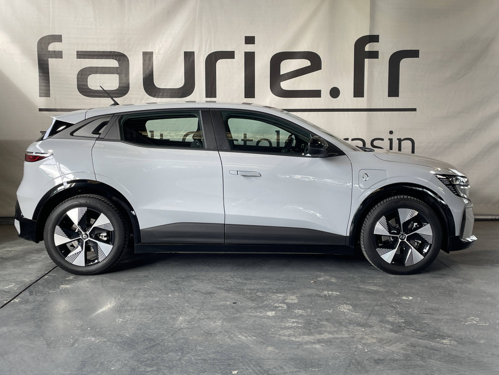Acheter Renault Megane E-Tech Megane E-Tech EV40 130ch standard charge Equilibre 5p occasion dans les concessions du Groupe Faurie