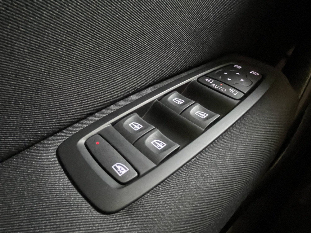 Acheter Renault Megane 4 Mégane IV Berline Blue dCi 115 EDC - 20 Business 5p occasion dans les concessions du Groupe Faurie