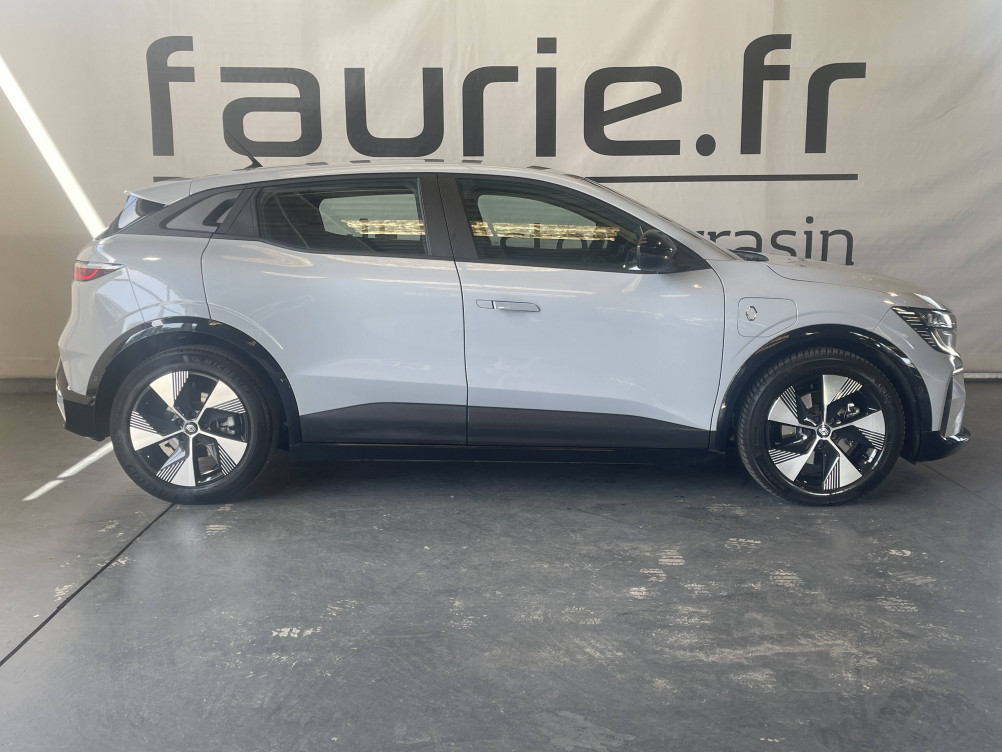 Acheter Renault Megane E-Tech Megane E-Tech EV40 130ch standard charge Equilibre 5p occasion dans les concessions du Groupe Faurie