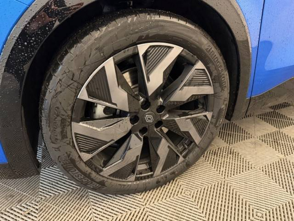 Acheter Renault Rafale Rafale E-Tech full hybrid 200ch esprit Alpine 5p neuf dans les concessions du Groupe Faurie