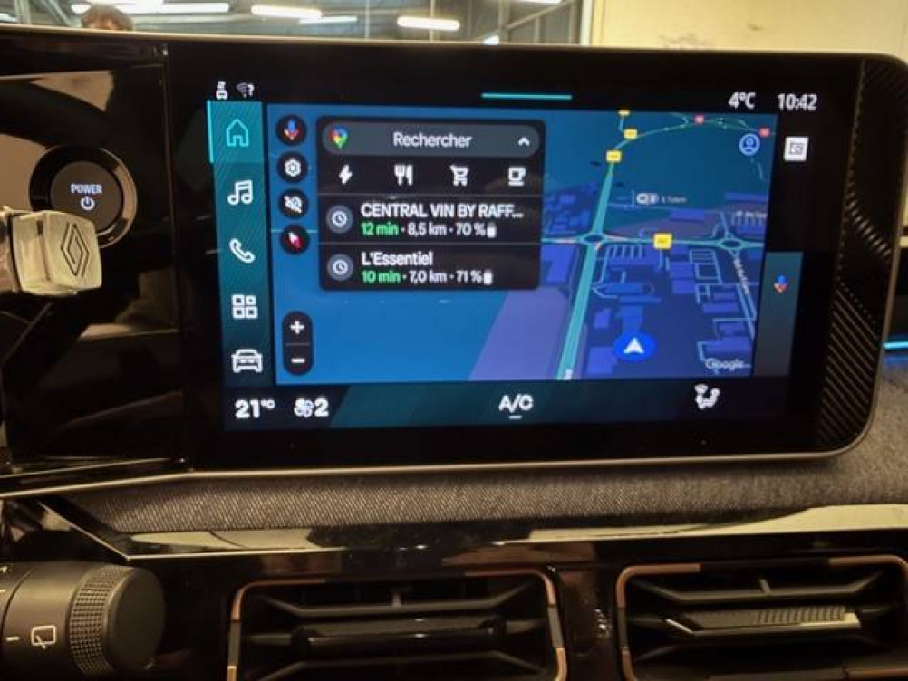 Acheter Renault Renault 4 Renault 4 E-Tech Electrique 150 ch autonomie confort Techno 5p neuf dans les concessions du Groupe Faurie