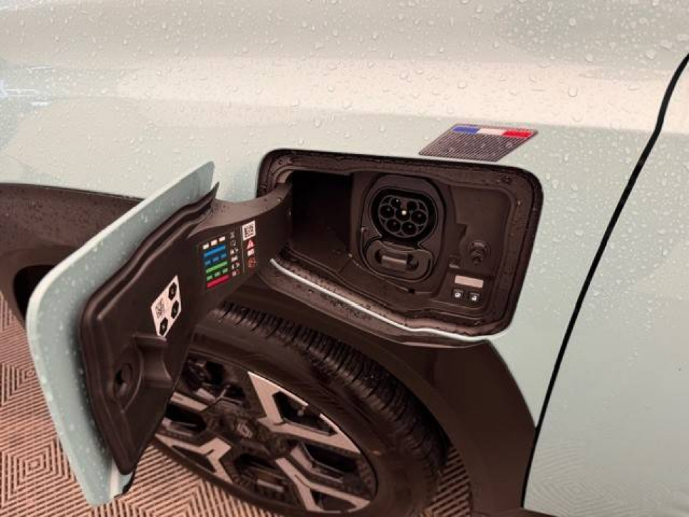 Acheter Renault Renault 4 Renault 4 E-Tech Electrique 150 ch autonomie confort Techno 5p neuf dans les concessions du Groupe Faurie