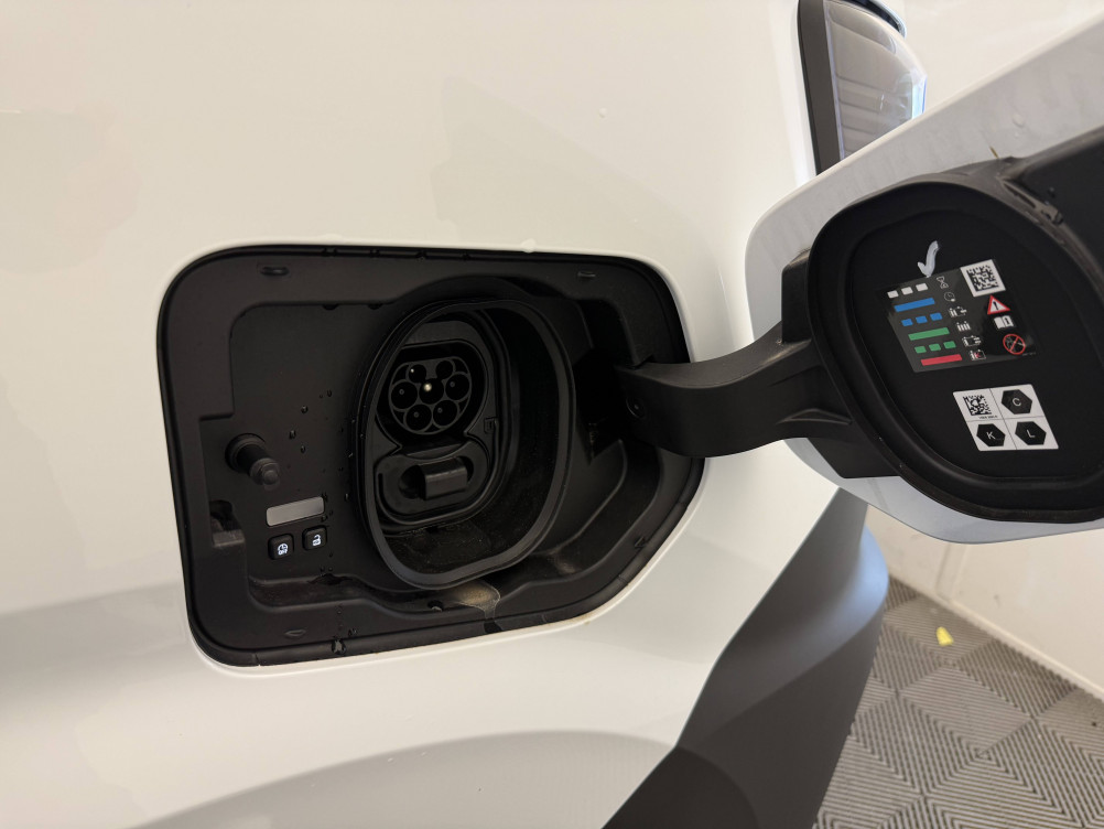 Acheter Renault Master Électrique MASTER ELECTRIQUE FG GRANDE AUTONOMIE L2H2 4T ADVANCE 4p neuf dans les concessions du Groupe Faurie