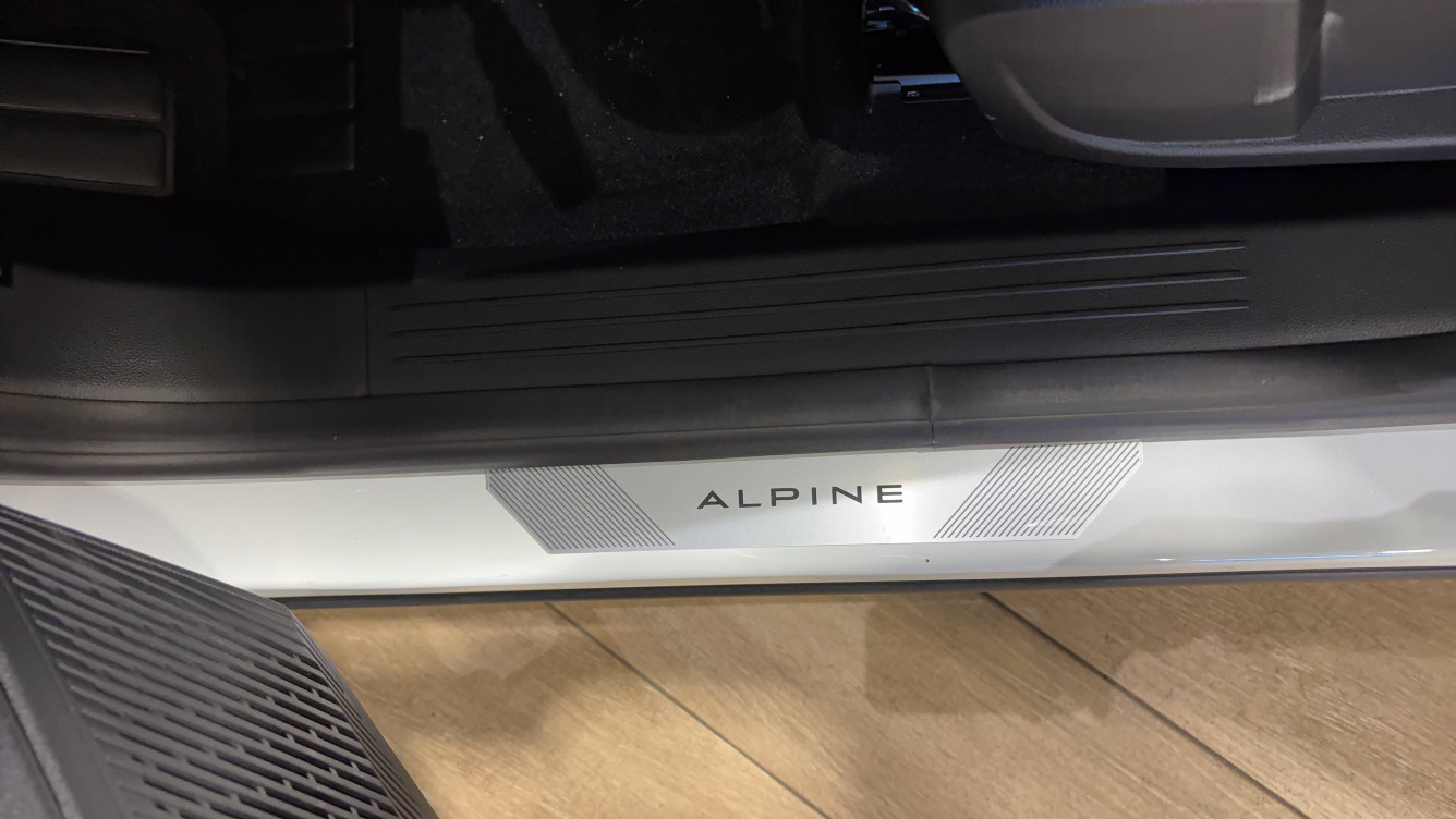 Acheter Renault Espace 6 Espace E-Tech full hybrid 200 GSR2 esprit Alpine 5p neuf dans les concessions du Groupe Faurie