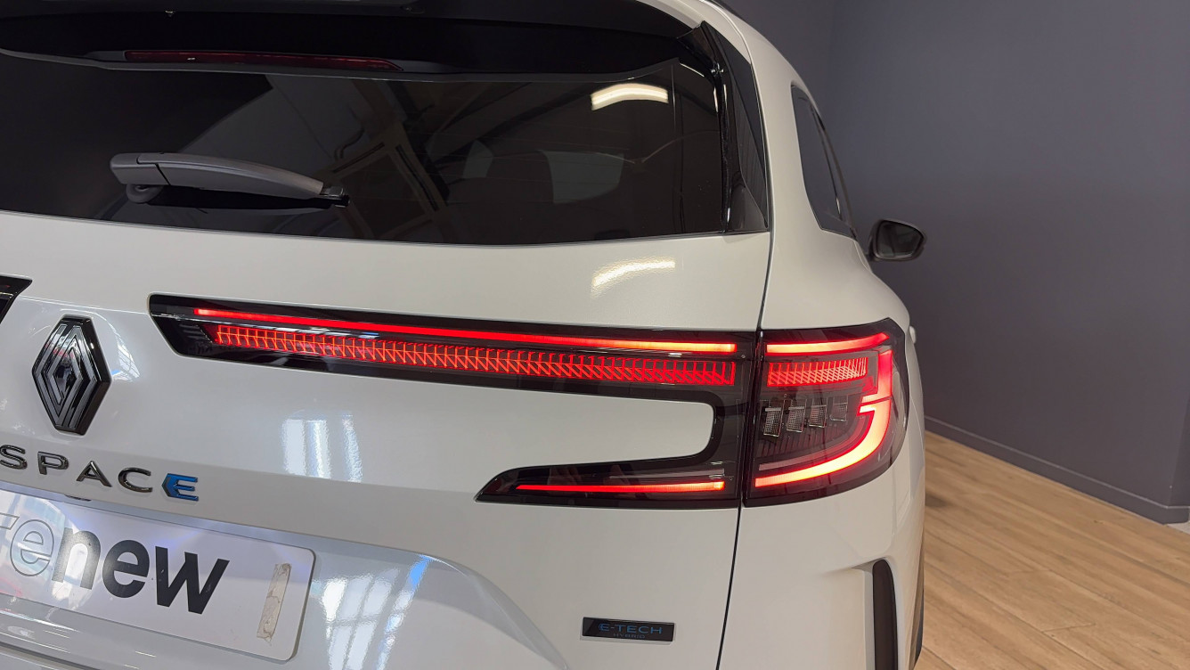Acheter Renault Espace 6 Espace E-Tech full hybrid 200 GSR2 esprit Alpine 5p neuf dans les concessions du Groupe Faurie