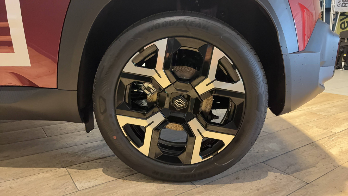 Acheter Renault Renault 4 Renault 4 E-Tech Electrique 150 ch autonomie confort Techno 5p neuf dans les concessions du Groupe Faurie