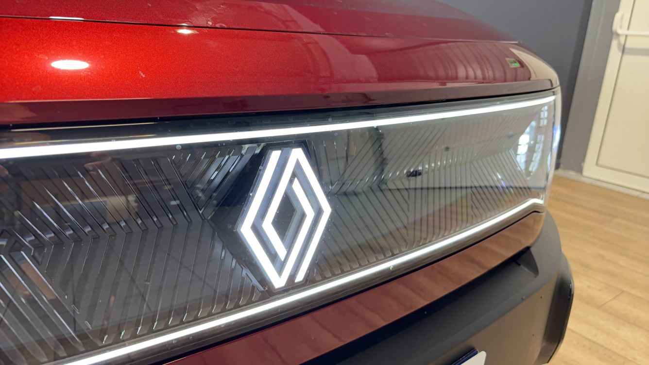 Acheter Renault Renault 4 Renault 4 E-Tech Electrique 150 ch autonomie confort Techno 5p neuf dans les concessions du Groupe Faurie