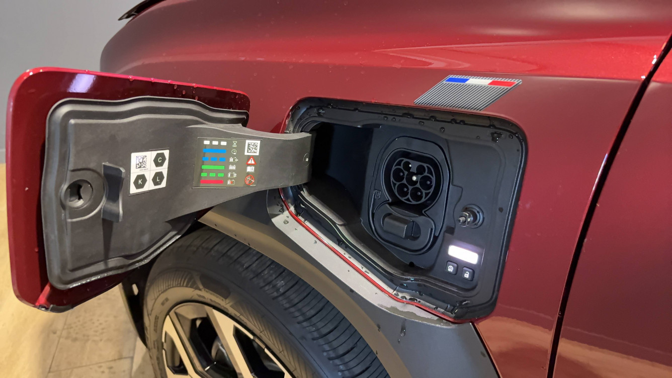 Acheter Renault Renault 4 Renault 4 E-Tech Electrique 150 ch autonomie confort Techno 5p neuf dans les concessions du Groupe Faurie