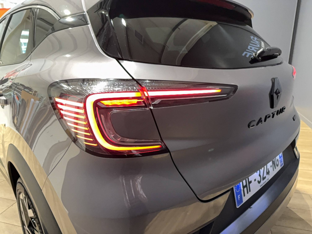 Acheter Renault Captur 2 Captur E-Tech full hybrid 160 ch esprit Alpine 5p neuf dans les concessions du Groupe Faurie