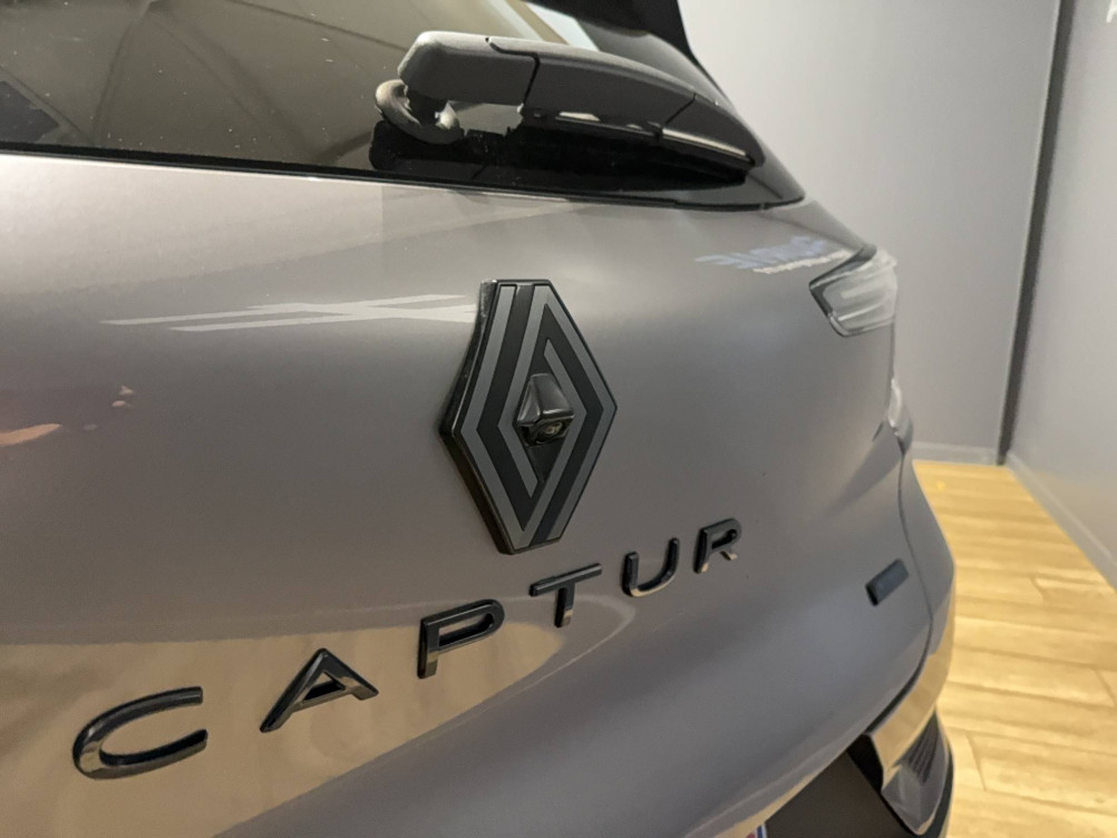 Acheter Renault Captur 2 Captur E-Tech full hybrid 160 ch esprit Alpine 5p neuf dans les concessions du Groupe Faurie