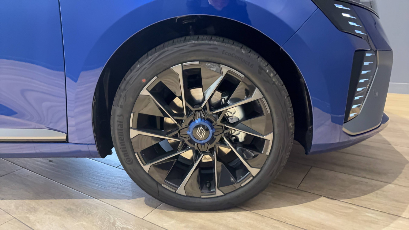 Acheter Renault Clio 5 Clio E-Tech full hybrid 145 ch GSR2 Esprit Alpine 5p neuf dans les concessions du Groupe Faurie