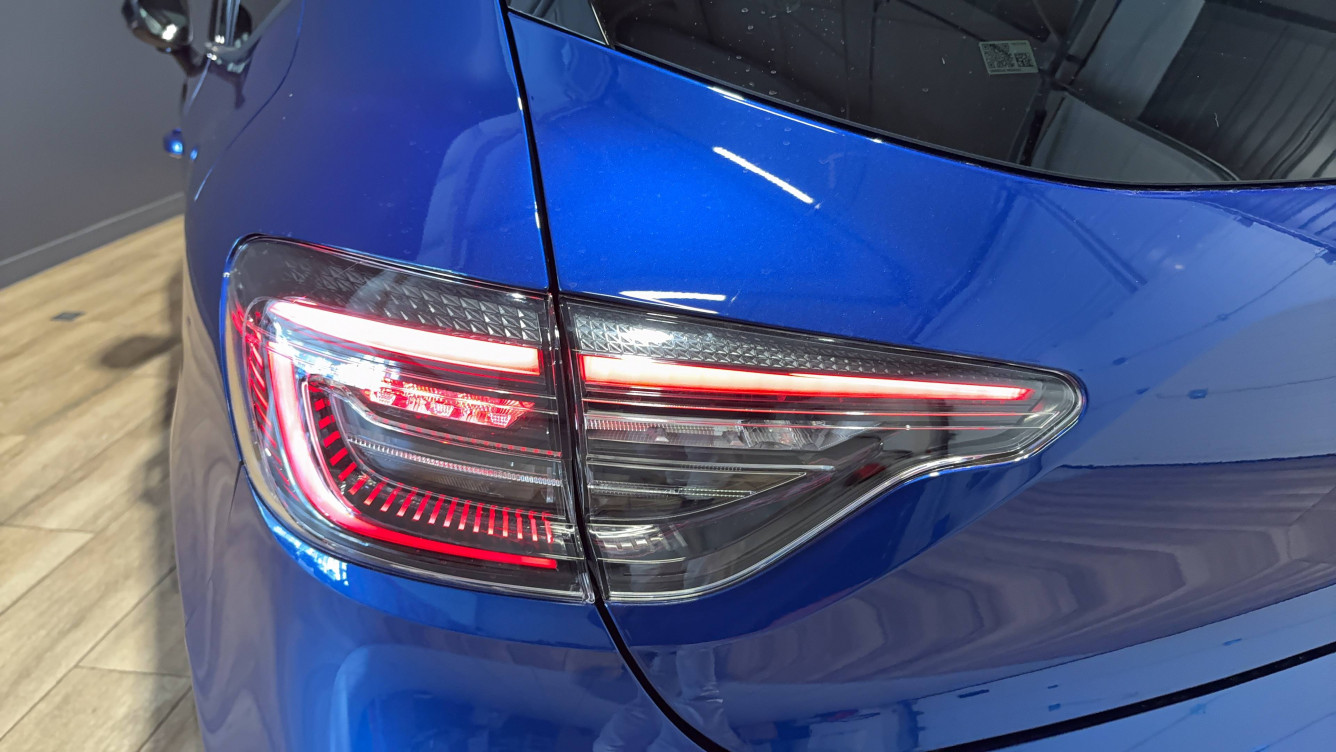 Acheter Renault Clio 5 Clio E-Tech full hybrid 145 ch GSR2 Esprit Alpine 5p neuf dans les concessions du Groupe Faurie