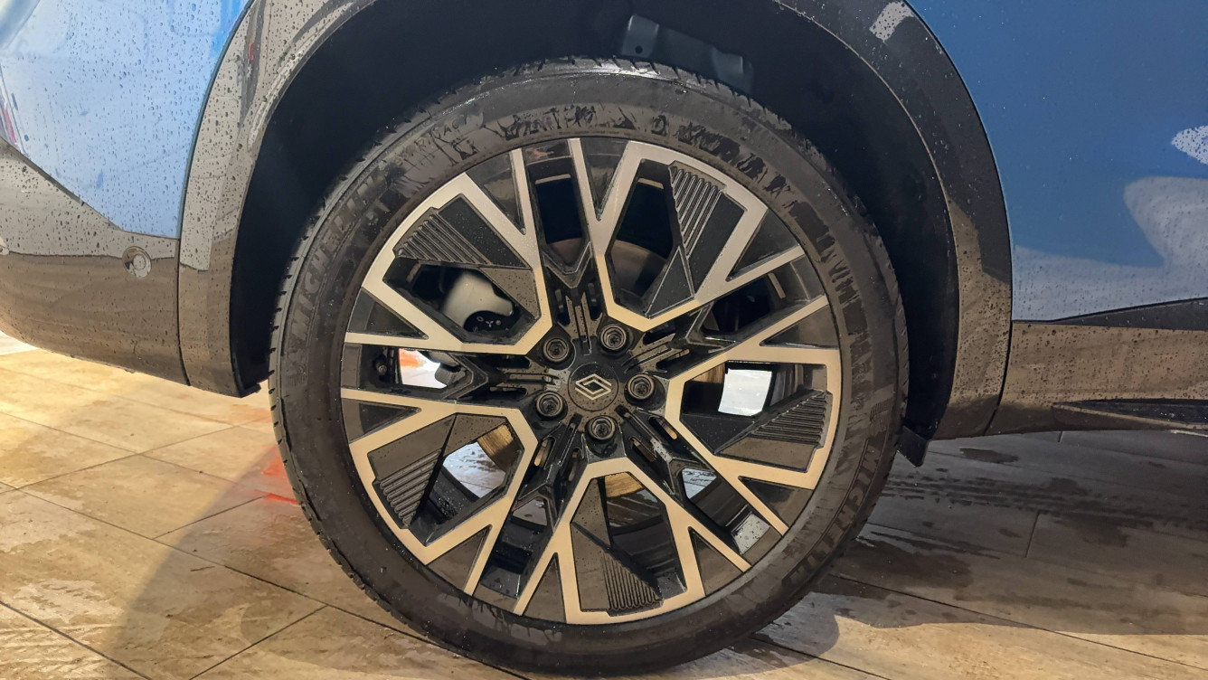 Acheter Renault Austral Austral full hybrid E-Tech 200 ch Esprit Alpine 5p neuf dans les concessions du Groupe Faurie