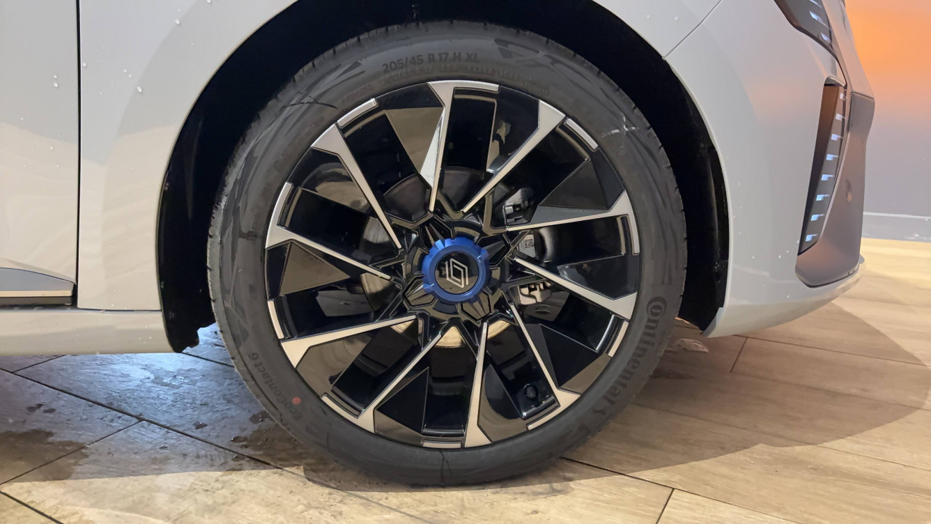 Acheter Renault Clio 5 Clio TCe 90 GSR2 Esprit Alpine 5p neuf dans les concessions du Groupe Faurie