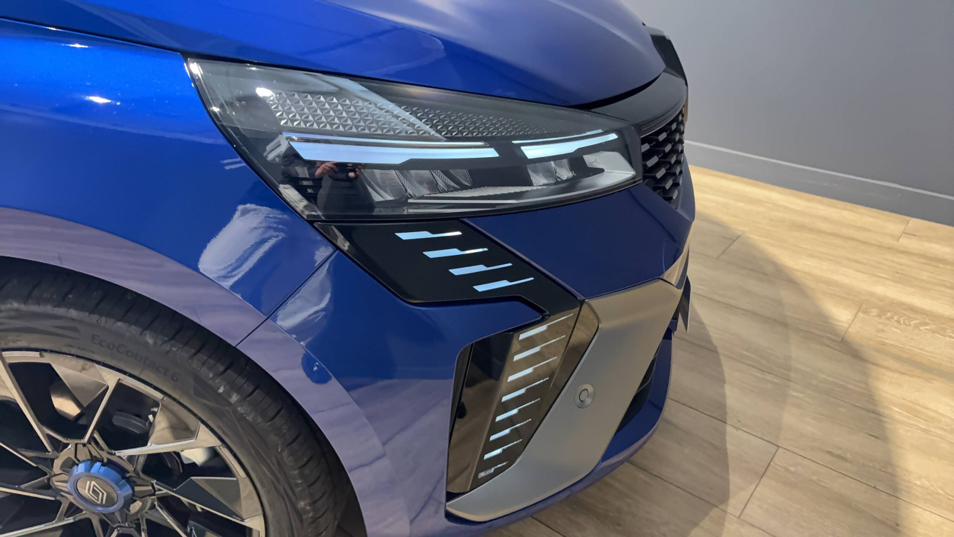 Acheter Renault Clio 5 Clio E-Tech full hybrid 145 ch GSR2 Esprit Alpine 5p neuf dans les concessions du Groupe Faurie