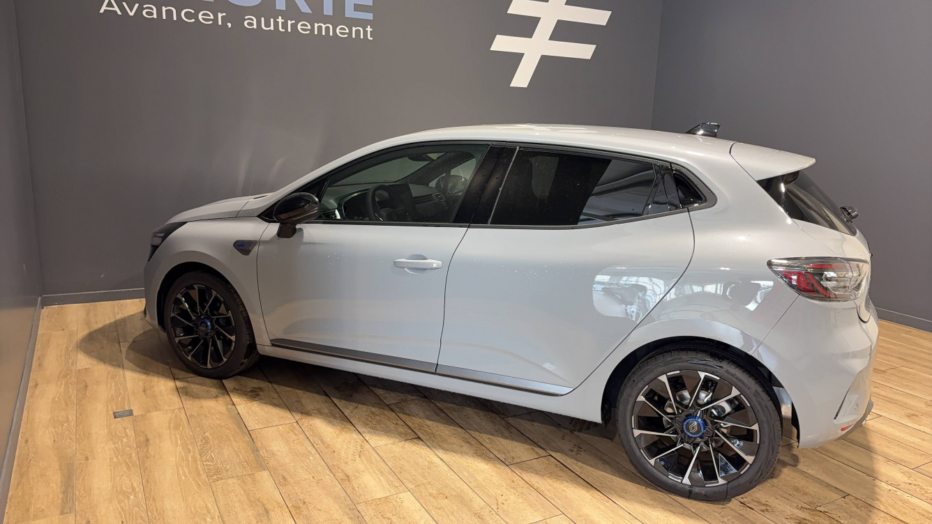 Acheter Renault Clio 5 Clio TCe 90 GSR2 Esprit Alpine 5p neuf dans les concessions du Groupe Faurie