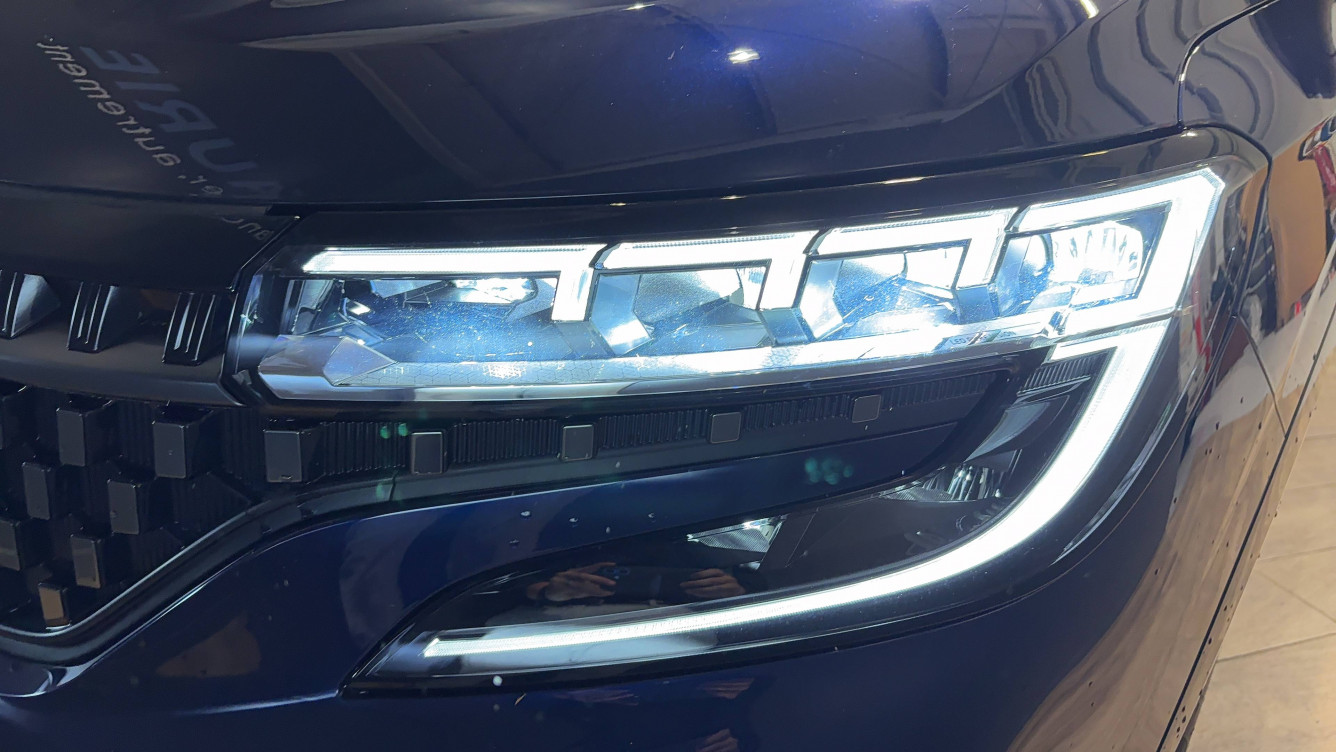 Acheter Renault Espace 6 Espace E-Tech hybrid 200 esprit Alpine 5p occasion dans les concessions du Groupe Faurie