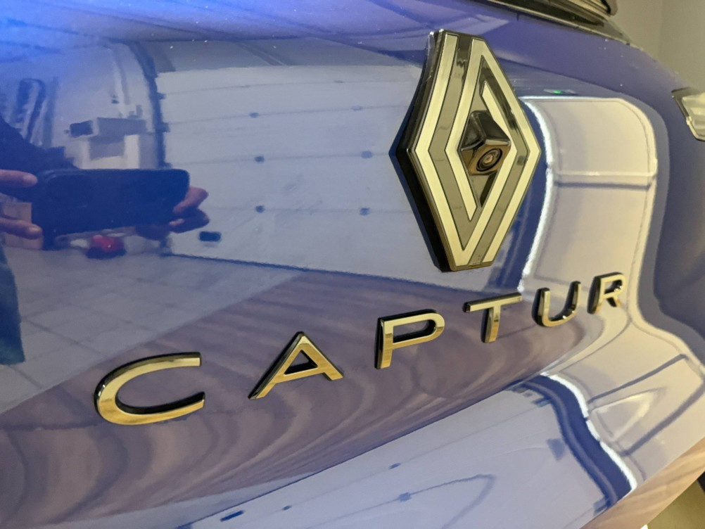 Acheter Renault Captur 2 Captur E-Tech full hybrid 145 ch esprit Alpine 5p occasion dans les concessions du Groupe Faurie