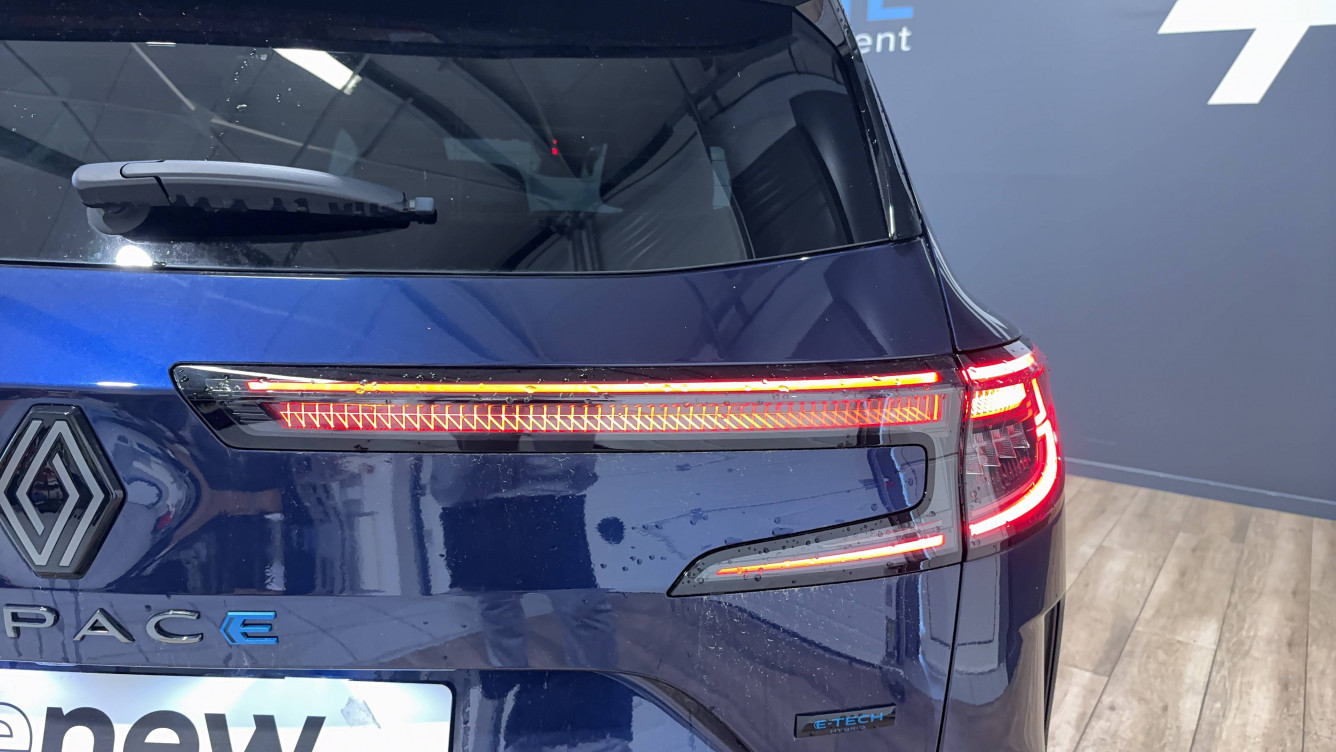 Acheter Renault Espace 6 Espace E-Tech hybrid 200 esprit Alpine 5p occasion dans les concessions du Groupe Faurie
