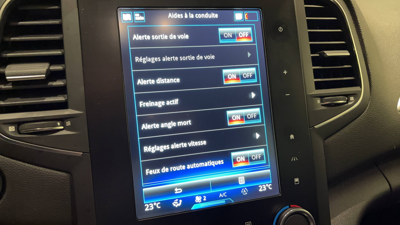 Acheter Renault Megane 4 Mégane IV Estate dCi 110 Energy Intens 5p occasion dans les concessions du Groupe Faurie