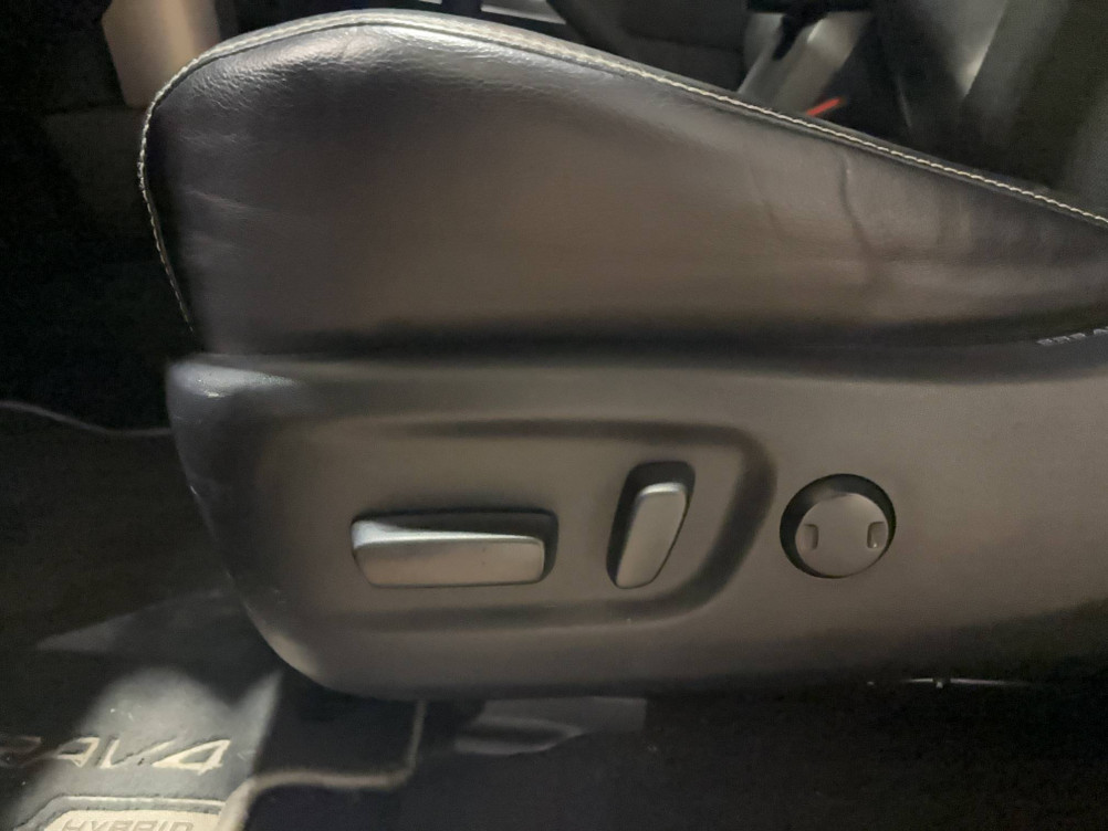 Acheter Toyota RAV4 RAV4 Hybride 197ch 2WD Black Edition 5p occasion dans les concessions du Groupe Faurie