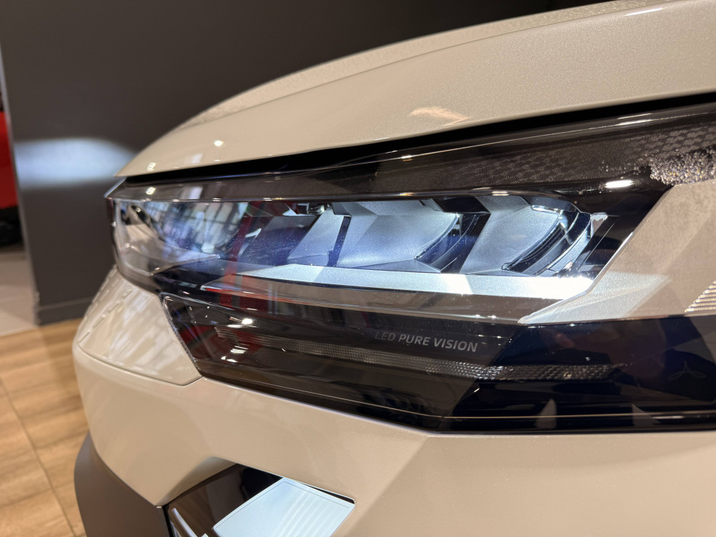 Acheter Renault Captur 2 Captur E-Tech full hybrid 160 ch esprit Alpine 5p neuf dans les concessions du Groupe Faurie