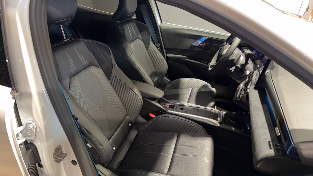 Acheter Renault Clio 6 Clio E-Tech full hybrid 160 ch esprit Alpine 5p neuf dans les concessions du Groupe Faurie